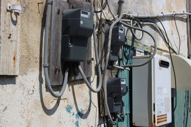 耐用年数の過ぎてしまった電気設備を使い続けるとどうなる？