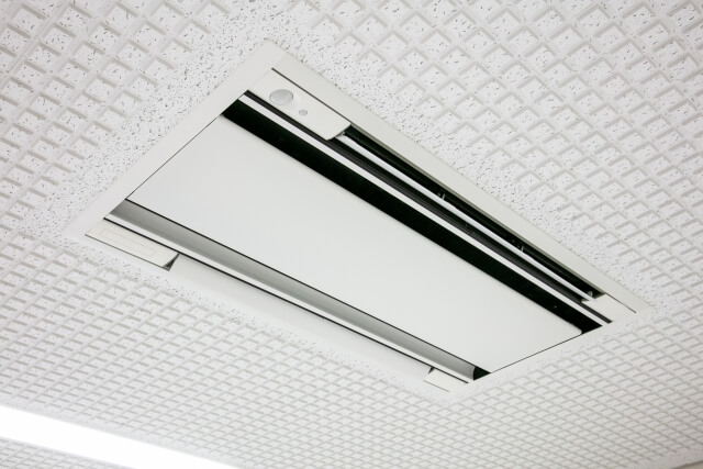 業務用エアコンは自分でも掃除できる？