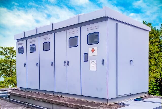 キュービクルの耐用年数は？本体・機器の年数や長寿命化のポイントなど