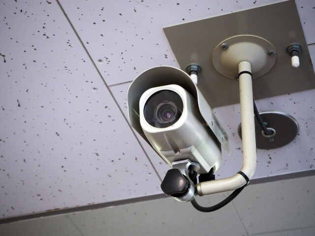 防犯カメラの設置費用。内訳や費用を左右する要素、安く抑える方法