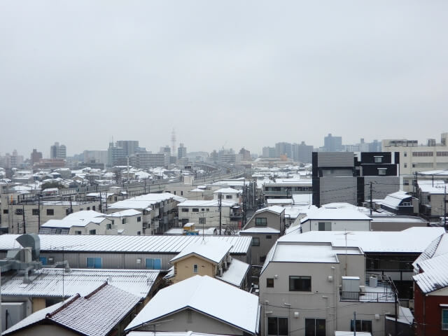 【企業向け】冬に向けた電気設備の備え。冬場のトラブルや対策、節電方法など